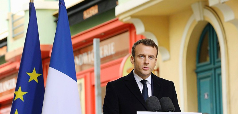 En Corse, Macron veut donner un "avenir" à la Corse au sein de la République
