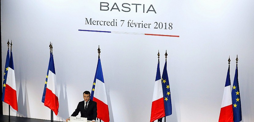 Macron "favorable à ce que la Corse soit mentionnée dans la Constitution"