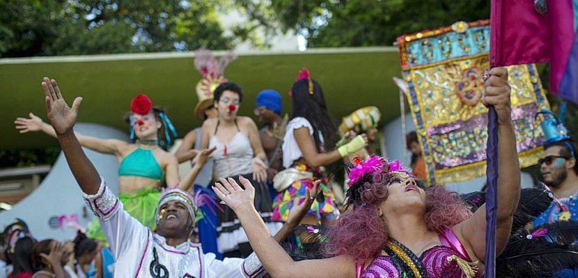 A l'hôpital psychiatrique, la folie du carnaval de Rio à l'état pur