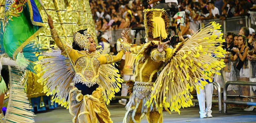 Le carnaval de Rio bat son plein, place aux écoles de samba