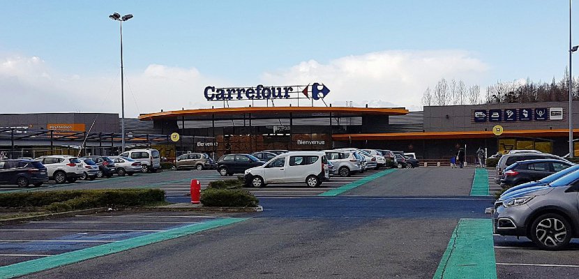 Flers. Carrefour : le personnel en grève à l'hypermarché de Flers