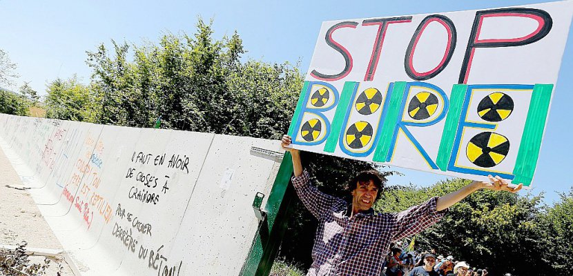 Bure: opération d'évacuation des opposants au projet d'enfouissement de déchets nucléaires