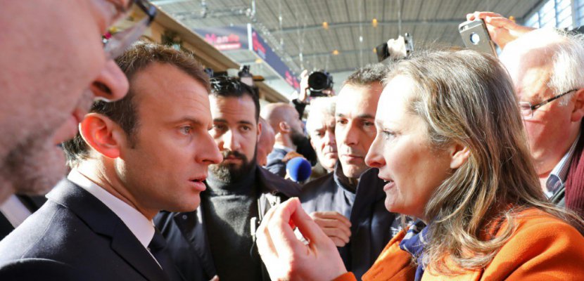 Emmanuel Macron sifflé par des agriculteurs au salon de l'Agriculture