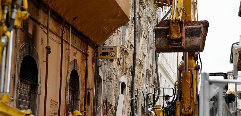 Italie: 9 ans après le séisme de L'Aquila, un toit mais pas encore la vie