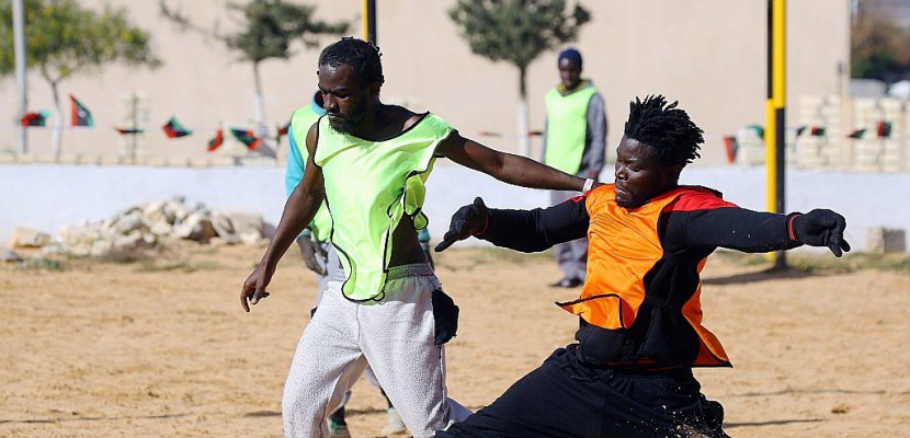 En Libye, un "choc de Lions" dans un camp de migrants