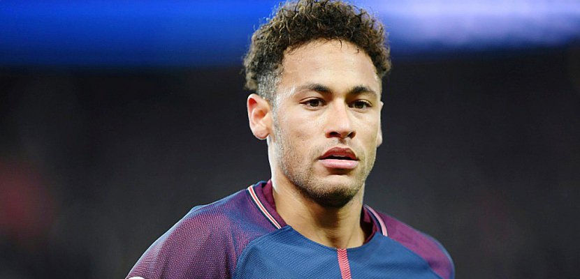 Neymar: le Ballon d'Or s'éloigne... le départ du PSG se profile ?