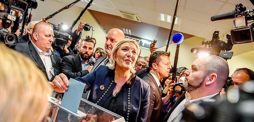 Réélue à la tête du FN, Marine Le Pen s'attèle au chantier du nouveau nom