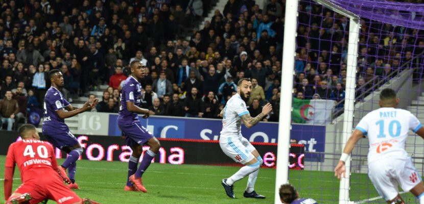 Ligue 1: Marseille bat Toulouse 2-1 et garde ses 5 points d'avance sur Lyon