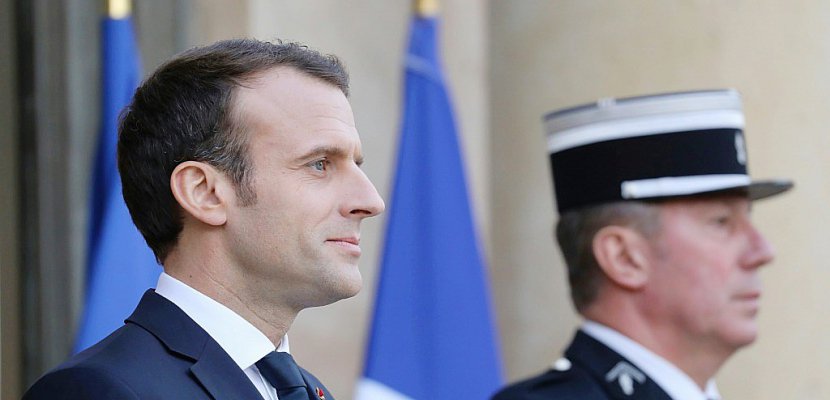 Sondage de popularité: Macron en baisse de 2 points, Philippe de 3