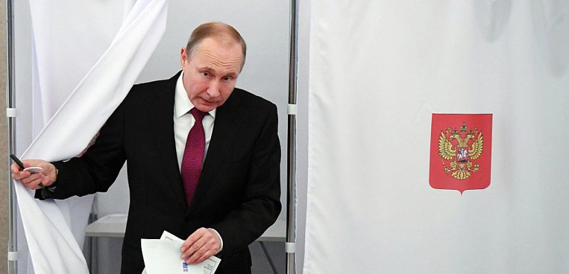 Plébiscité dans les urnes, Poutine confirmé au Kremlin jusqu'en 2024
