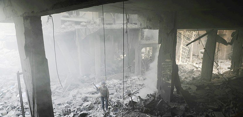 Le régime syrien pilonne les dernières poches rebelles aux portes de Damas