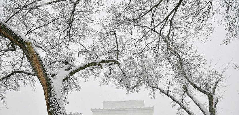 L'hiver fait de la résistance, le nord-est des Etats-Unis sous la neige