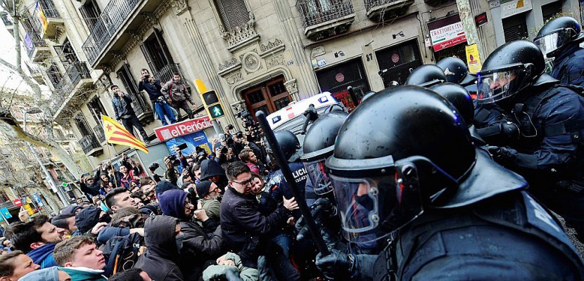 Affrontements en Catalogne après l'arrestation de Puigdemont en Allemagne