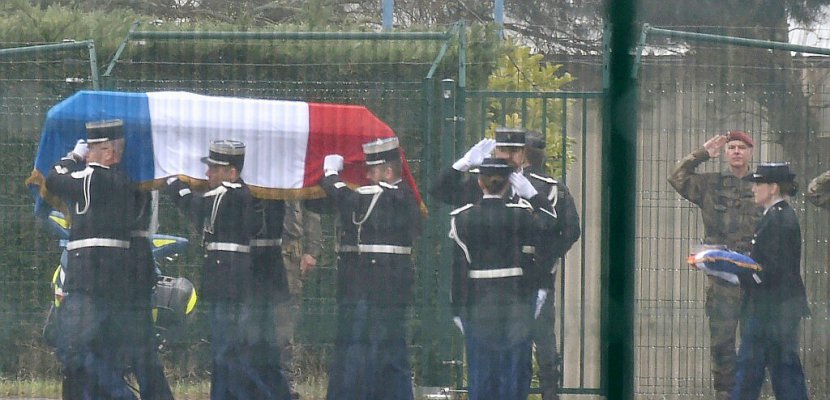 La France rend hommage au gendarme Beltrame, "héros" de tout un pays