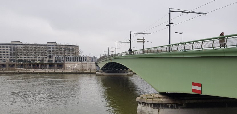 Rouen. A Rouen, elle chute dans la Seine : deux témoins se jettent à l'eau pour la sauver