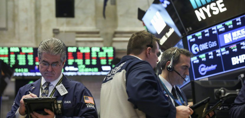 Wall Street ébranlée par les tensions commerciales et la déroute de la tech