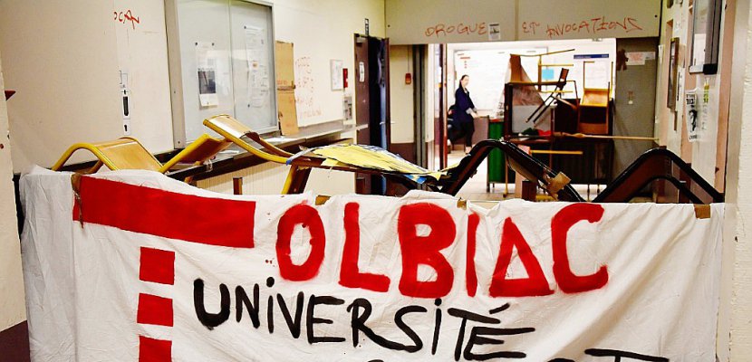 Universités: des amphis occupés, la ministre dénonce une "désinformation"