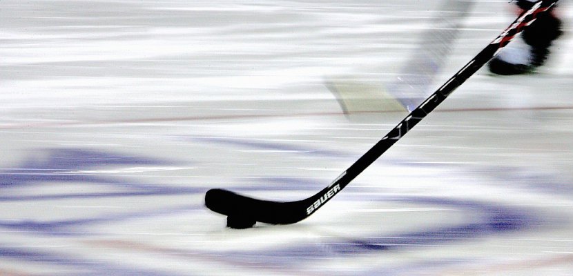 Canada: 14 morts dans une collision entre un bus de jeunes hockeyeurs et un camion