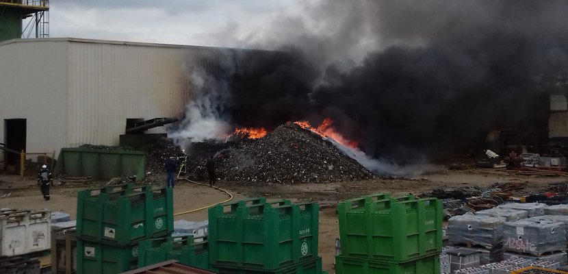 Rocquancourt. Calvados. 50 tonnes de détritus en feu sur le site de GDE