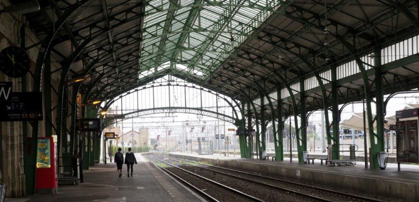 Grève SNCF: trafic moins perturbé lundi que la semaine dernière