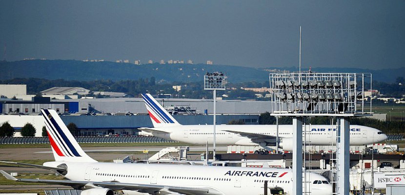 Plusieurs syndicats d'Air France acceptent de négocier mais maintiennent les préavis