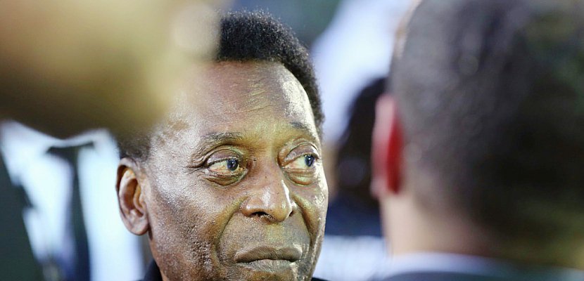 "Je vais bien mais je ne vais pas disputer le prochain Mondial", s'amuse Pelé
