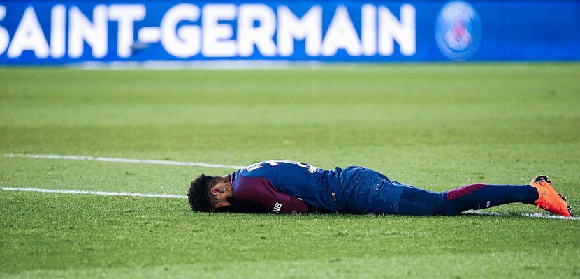 Neymar: pas de retour sur le terrain avant le 17 mai