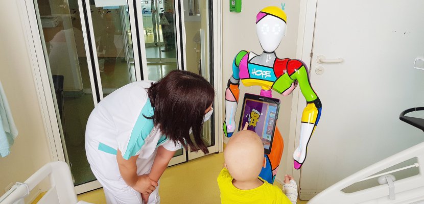 Rouen. À Rouen, le robot humanoïde Hope égaye le service de pédiatrie du CHU