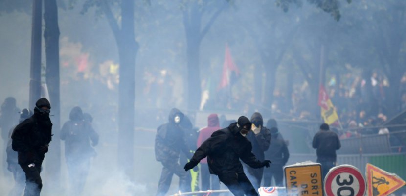 1er mai en France: heurts à Paris après des manifestations calmes en régions