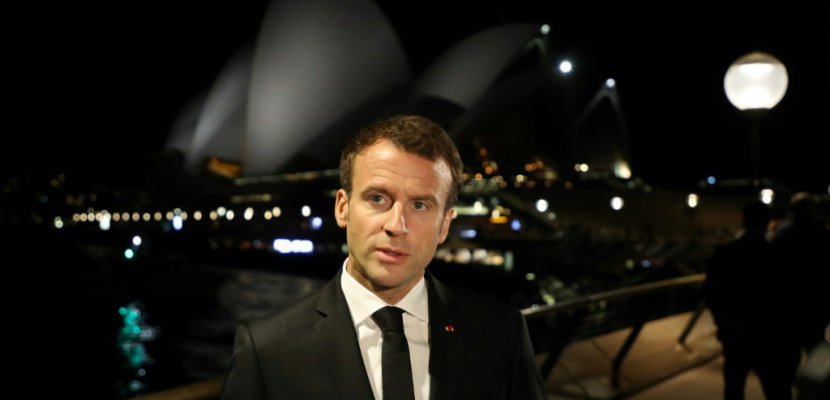 Emmanuel Macron condamne "avec une absolue fermeté les violences"
