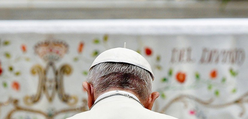 Pédophilie: le pape tente de gommer ses erreurs auprès des Chiliens