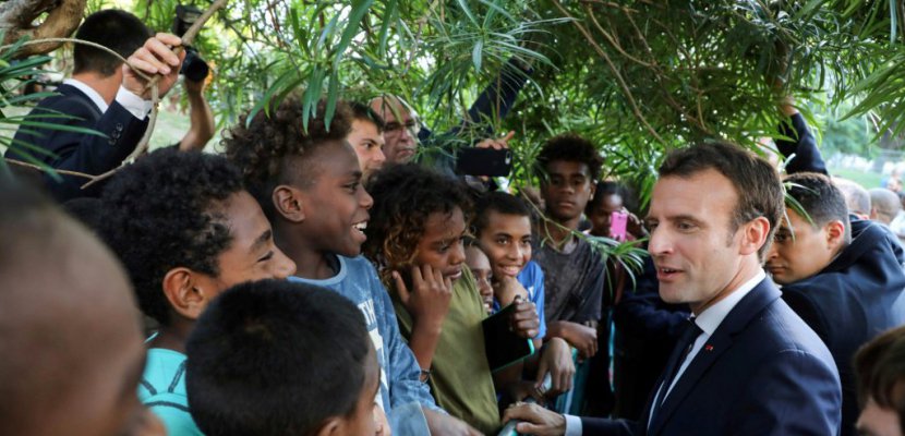 Macron au contact de "la Nouvelle-Calédonie d'aujourd'hui"