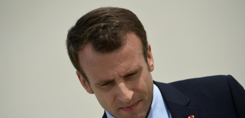 Sondage: bilan négatif pour Macron après un an de pouvoir