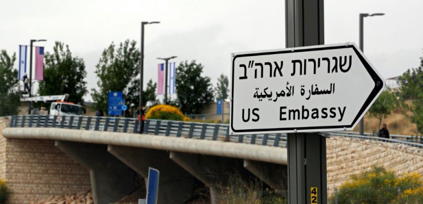 A Jérusalem, les 1ers panneaux indiquant l'ambassade américaine sont montés