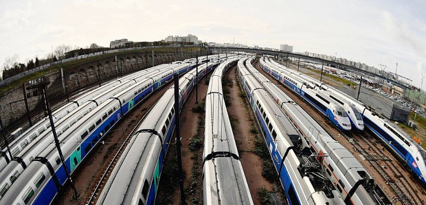 Réforme de la SNCF: Des trains à quai et des cheminots aux urnes lundi