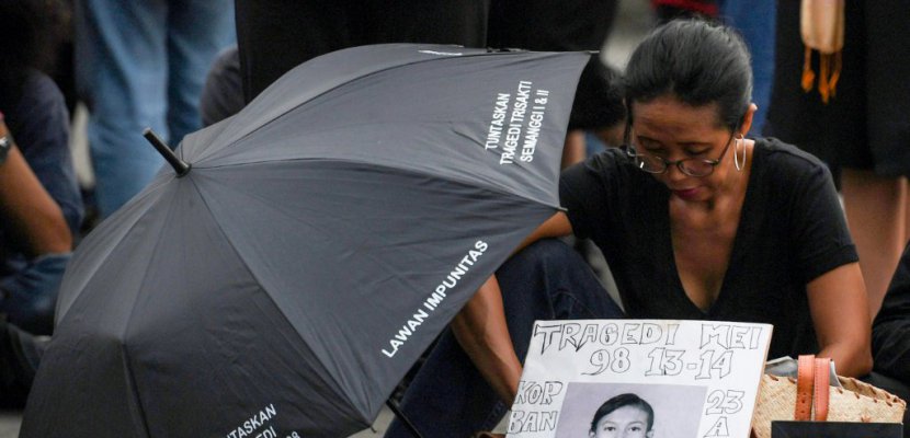 Indonésie: 20 ans après la chute de Suharto, des parents attendent la justice