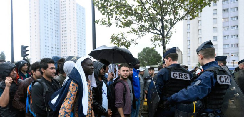 Migrants à Paris: Collomb veut une évacuation "à bref délai"