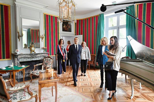 Macron chez Voltaire au secours du patrimoine en péril
