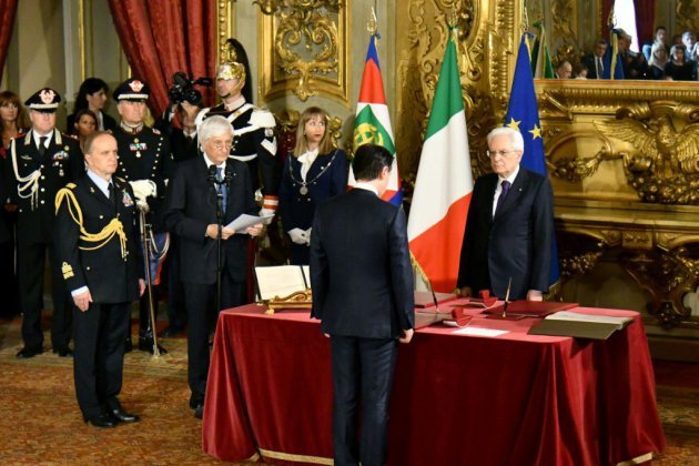 Le gouvernement populiste prête serment en Italie