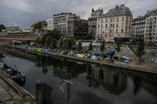 Evacuation des deux derniers grands campements de migrants à Paris