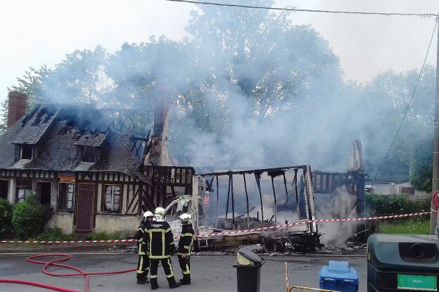 Drubec. Un poids lourd prend feu et incendie une maison dans le Calvados