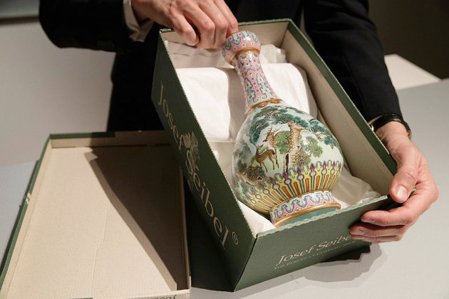 Un vase chinois du 18e siècle vendu aux enchères 16,2 millions d'euros