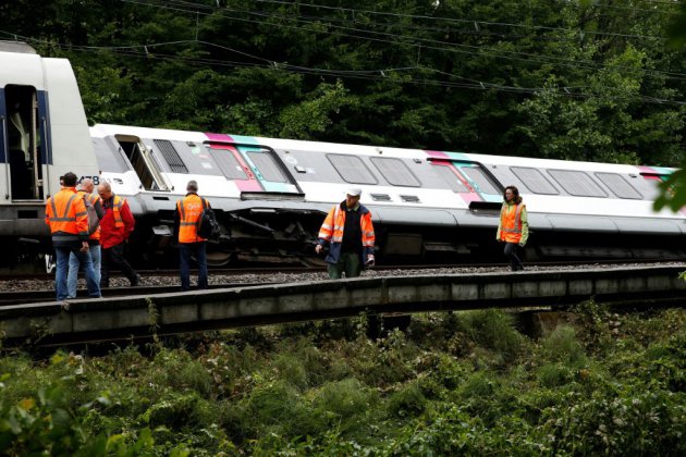 Accident de RER: la remise en route prendra "sans doute plusieurs jours" selon la RATP