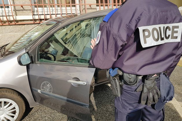 Caen. Caen : il cache 23 grammes de cannabis sous le siège des policiers