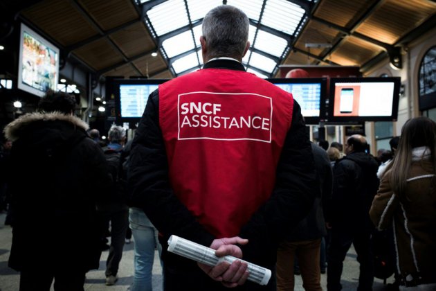 Grève à la SNCF: trafic moins perturbé vendredi, avec 9 TGV sur 10 et 3 TER sur 5