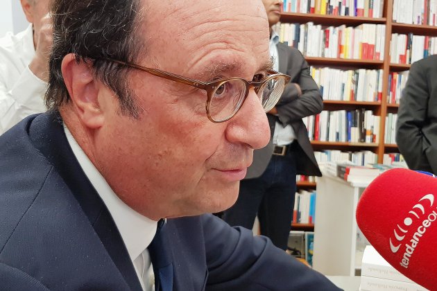 Alençon. Succès populaire (et de librairie) pour François Hollande dans l'Orne