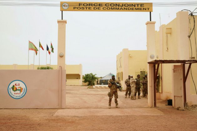 Six morts dans l'attaque contre le QG de la force du G5 Sahel au Mali