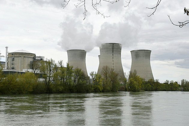 Un drone de Greenpeace survole une centrale nucléaire, "aucun impact" selon EDF