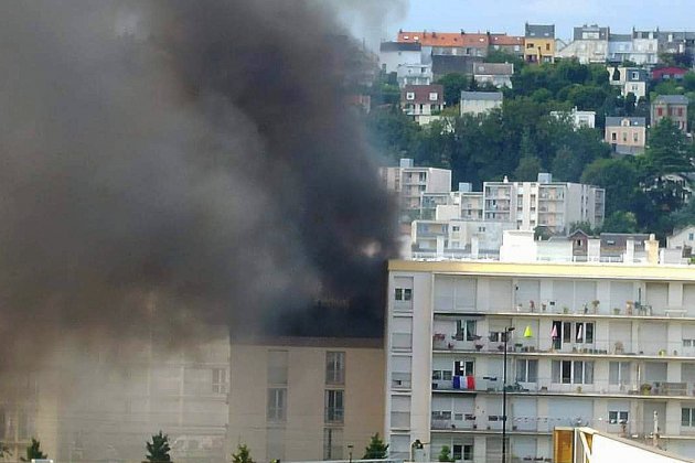 Le-Havre. Le Havre : une épaisse fumée après une explosion de bouteilles de gaz