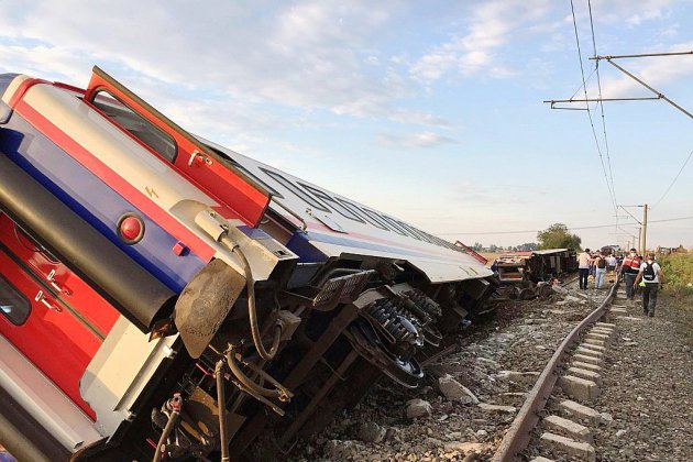 Déraillement d'un train en Turquie: le bilan monte à 24 morts